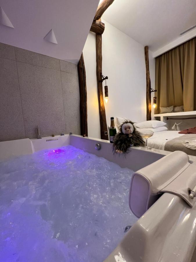 Tamarin & Capucin Suite Balneo Aubagne Ngoại thất bức ảnh