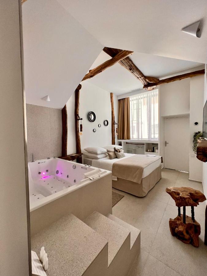 Tamarin & Capucin Suite Balneo Aubagne Ngoại thất bức ảnh