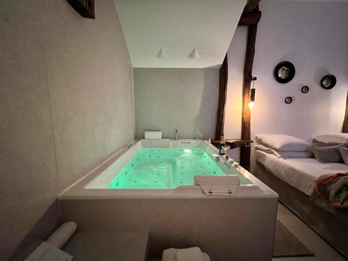 Tamarin & Capucin Suite Balneo Aubagne Ngoại thất bức ảnh